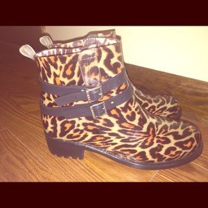 Nicole Miller size 9 boots